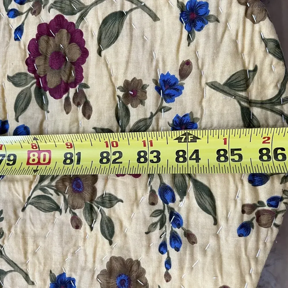 Vintage Quit Hand Quilted Embroidered Floral Patchwork Scallop Trim 84